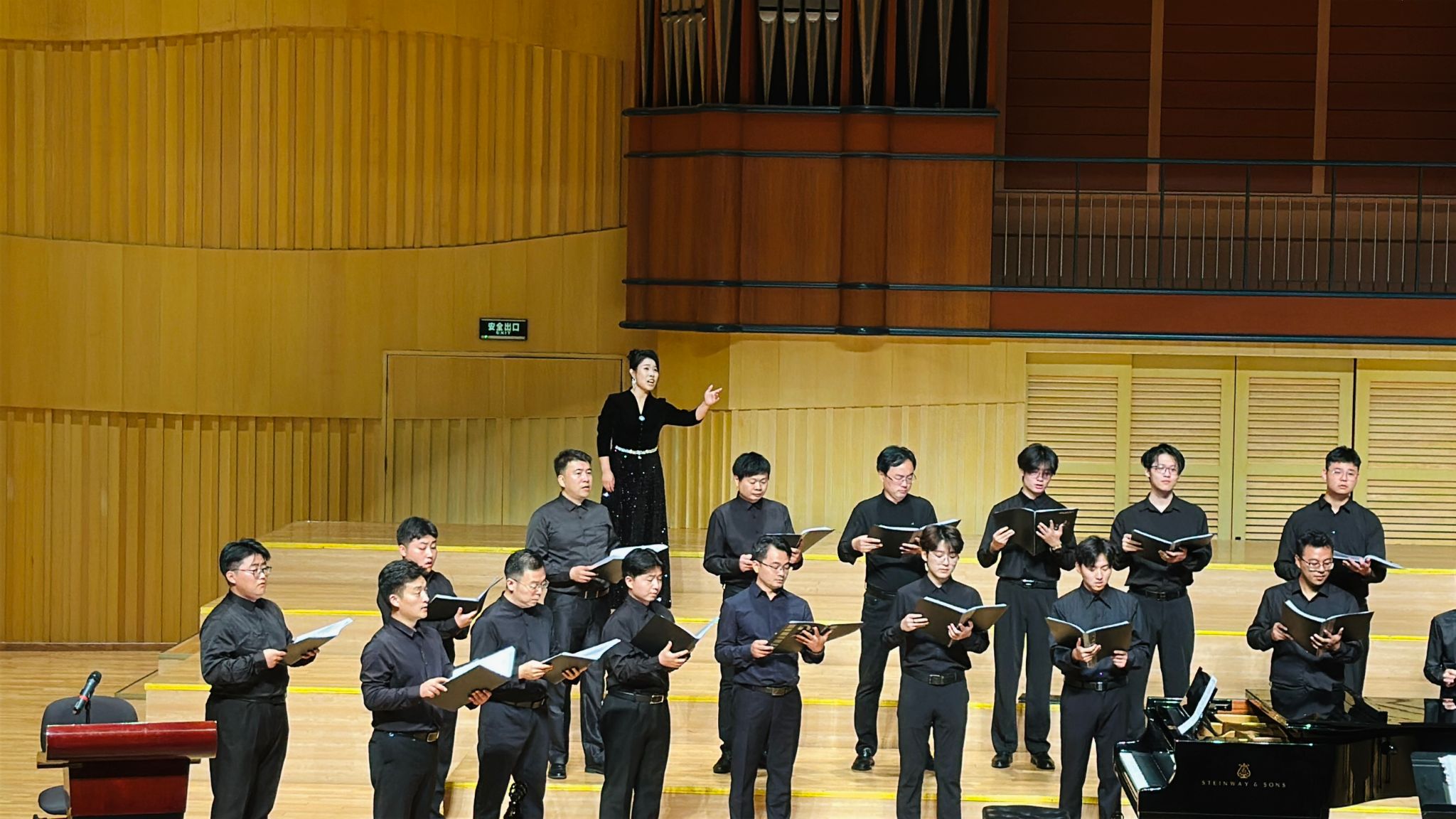 我校艺术学院教师陈珂珂赴河南艺术中心参与演出